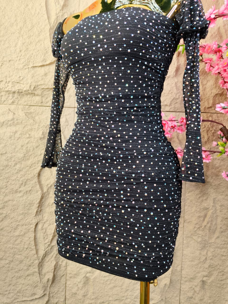 VESTIDO CORTO DRAPEADO ML CON BRILLOS NEGRO