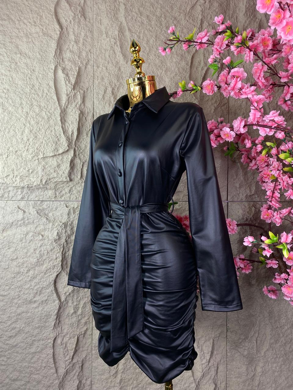 VESTIDO DRAPEADO VINIPIEL NEGRO
