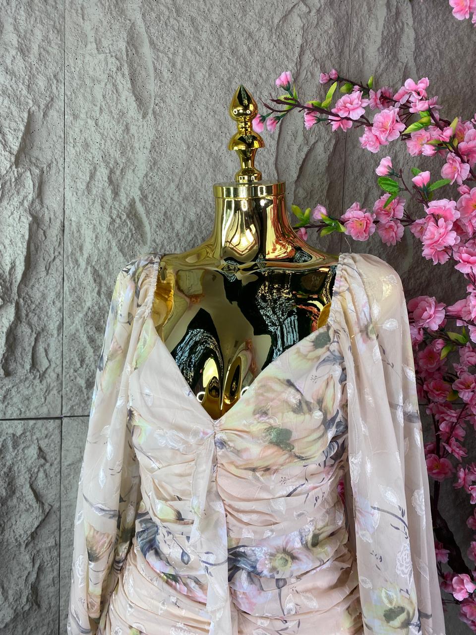 VESTIDO DRAPEADO SHIFON CON FLORES BEIGE
