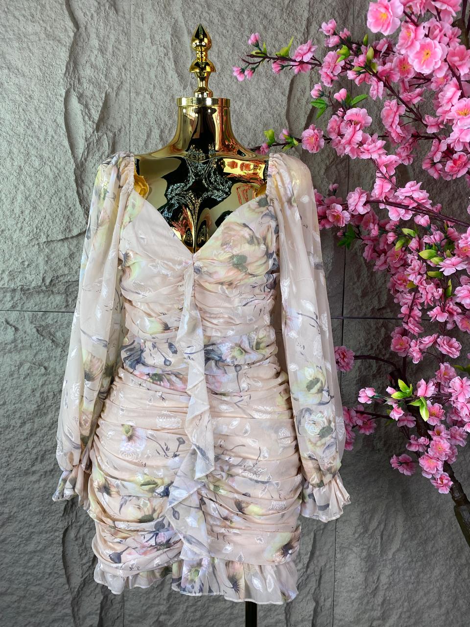 VESTIDO DRAPEADO SHIFON CON FLORES BEIGE