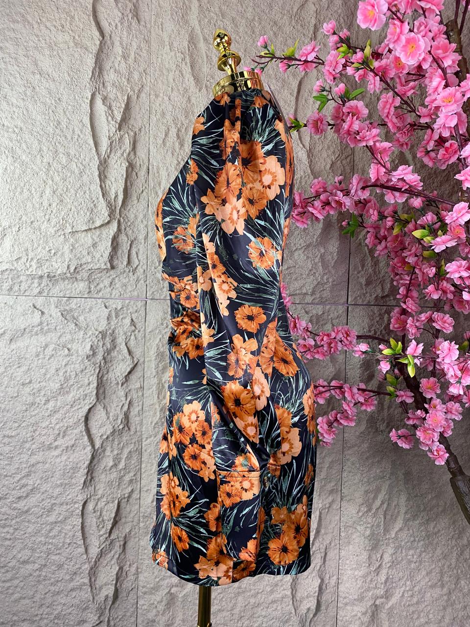 VESTIDO DRAPEADO ML FLOREADO NEGRO