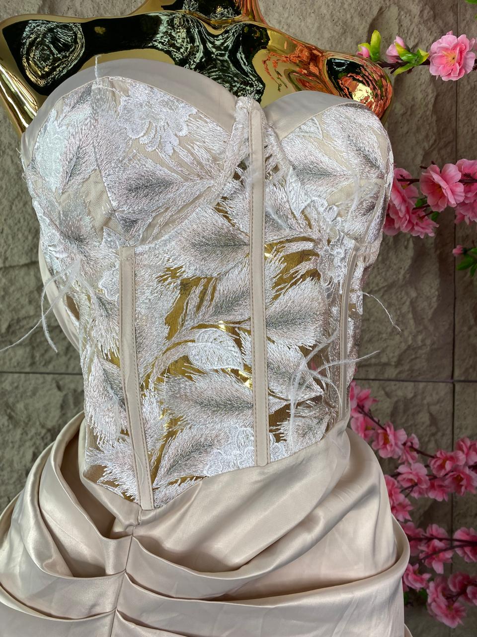 VESTIDO DRAPEADO CORSET BORDADO MARFIL