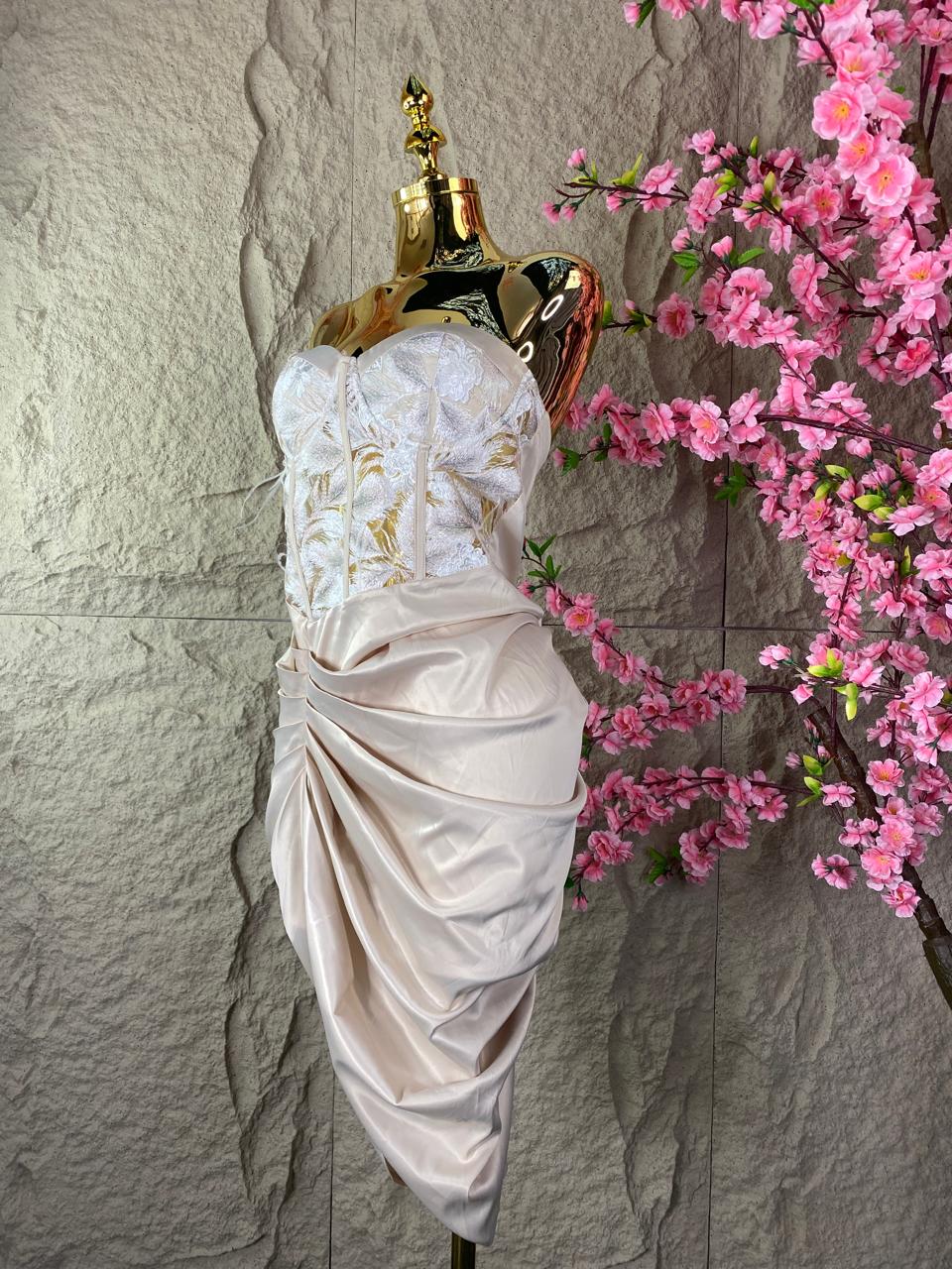 VESTIDO DRAPEADO CORSET BORDADO MARFIL