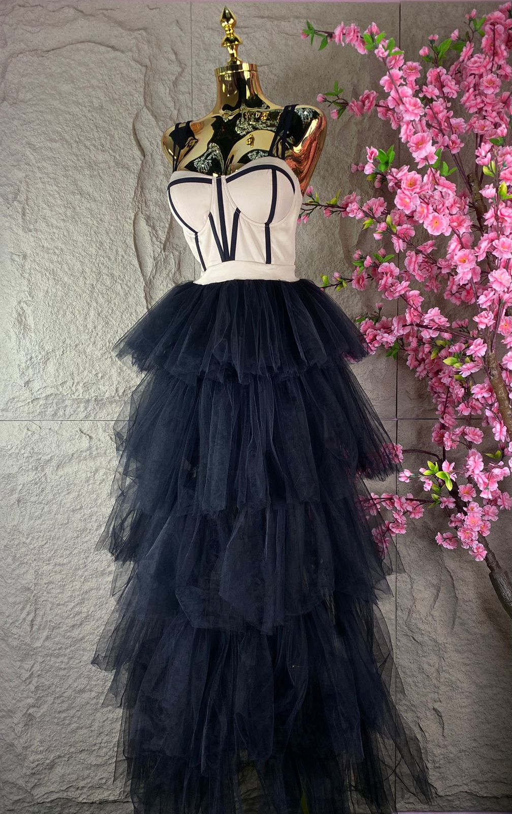 VESTIDO LARGO DE TUL NEGRO BEIGE