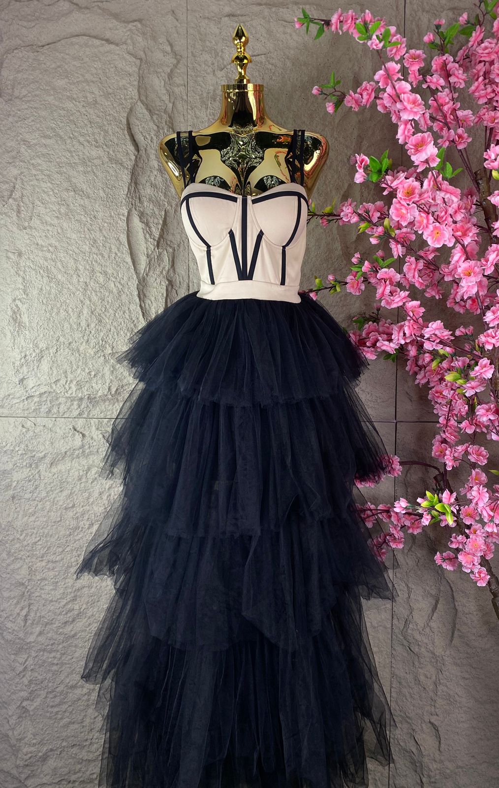 VESTIDO LARGO DE TUL NEGRO BEIGE