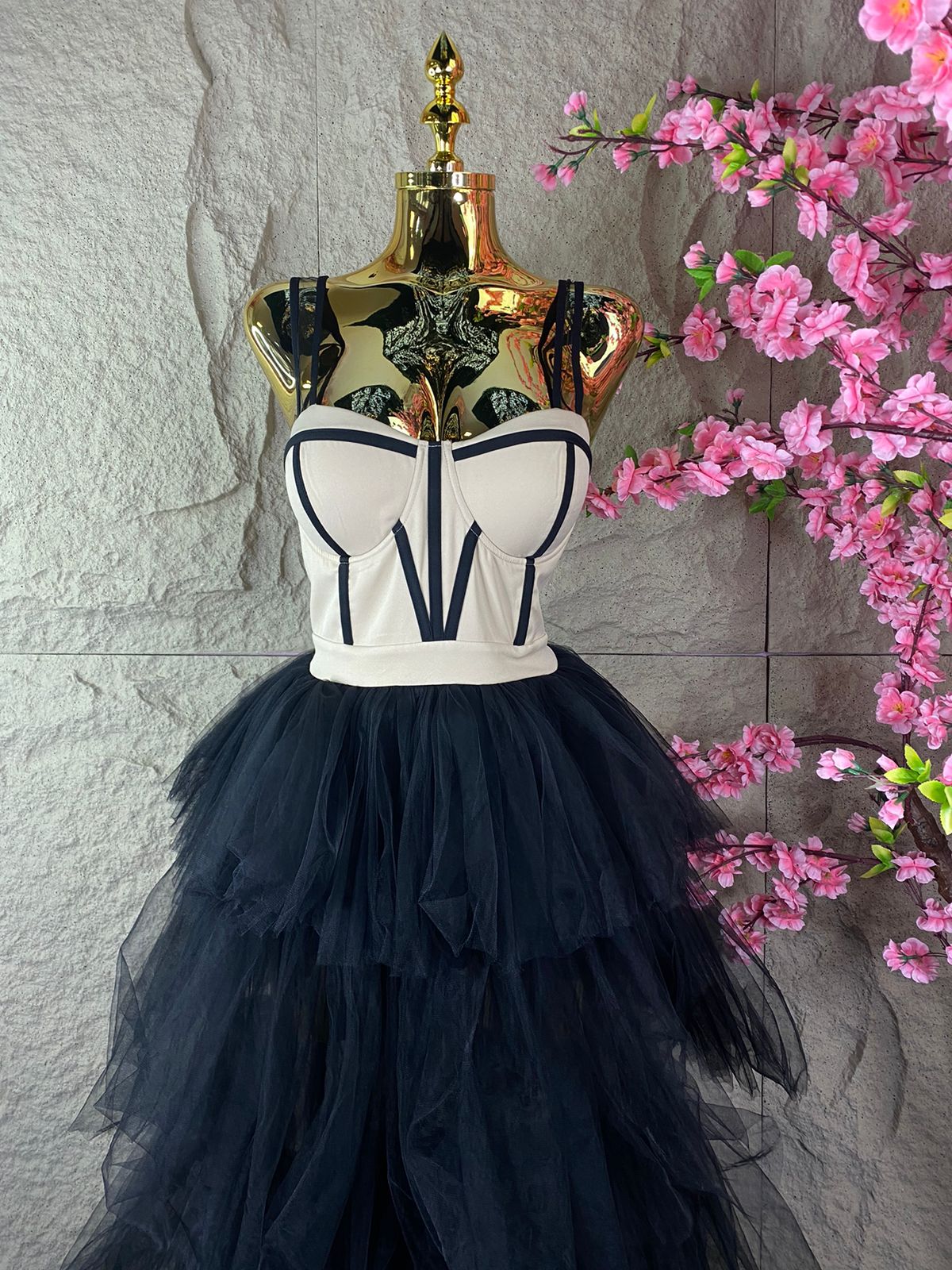 VESTIDO LARGO DE TUL NEGRO BEIGE