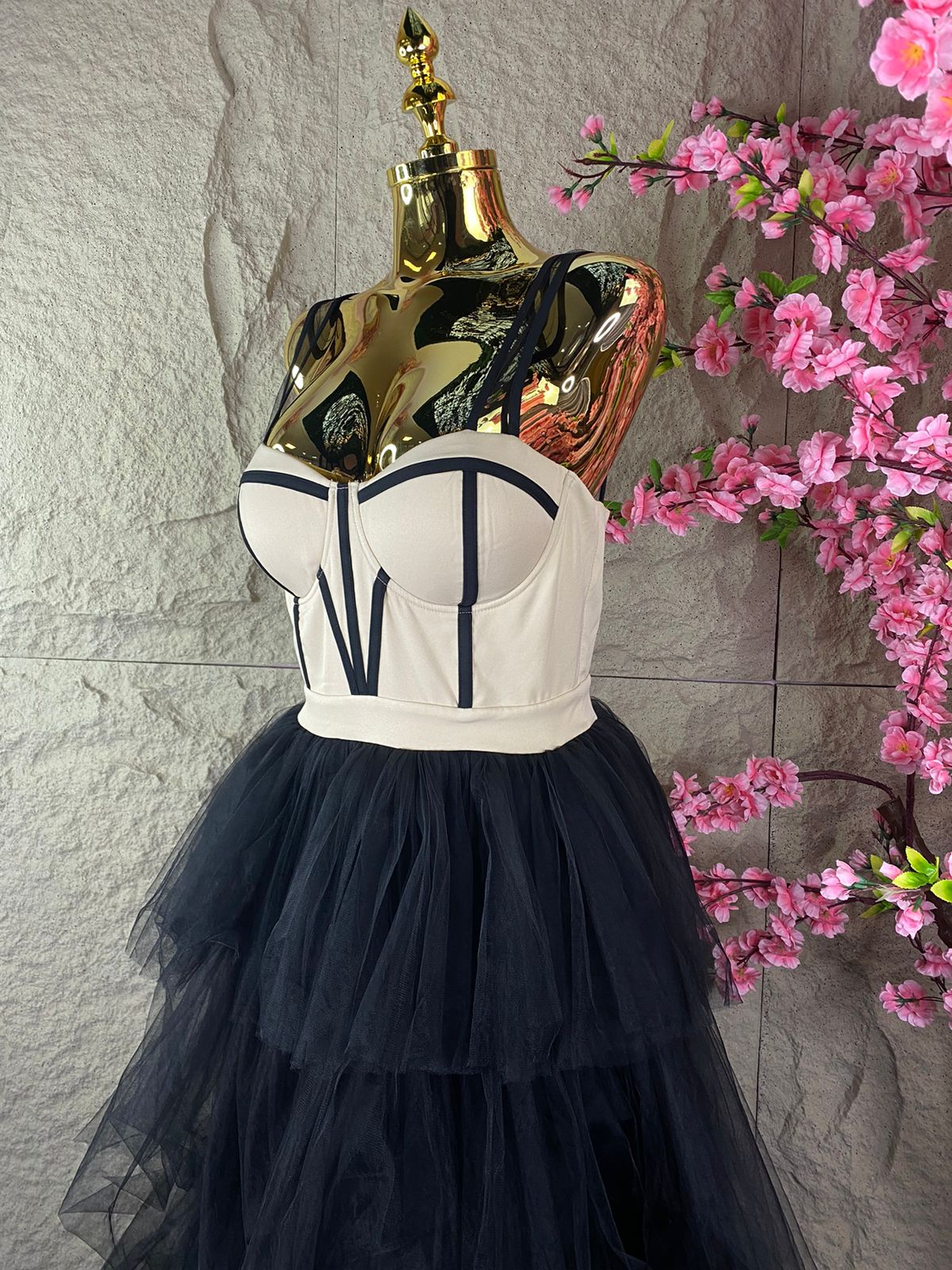 VESTIDO LARGO DE TUL NEGRO BEIGE