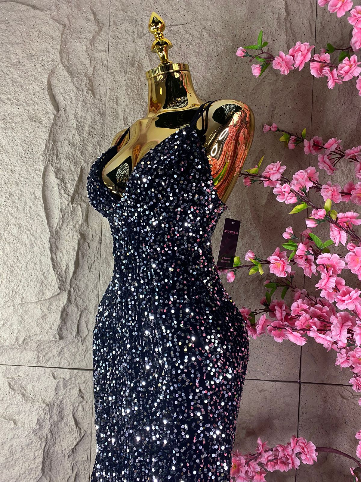 VESTIDO LARGO TIRANTES CON AJUSTE Y ABERTURA AL FRENTE NEGRO/PLATA