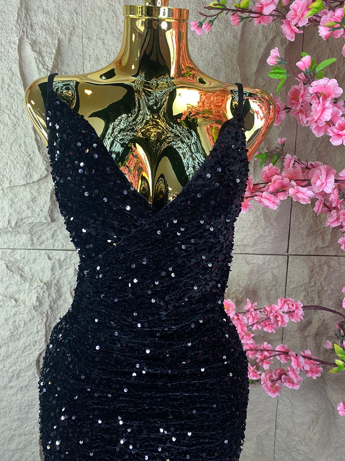 VESTIDO LARGO TIRANTES CON AJUSTE Y ABERTURA AL FRENTE NEGRO