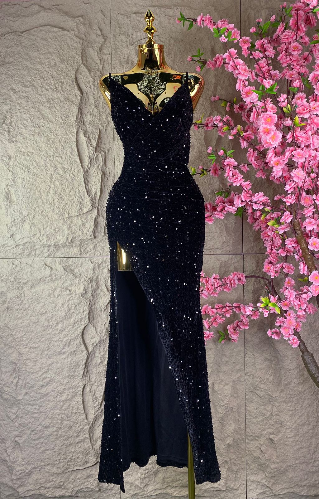 VESTIDO LARGO TIRANTES CON AJUSTE Y ABERTURA AL FRENTE NEGRO