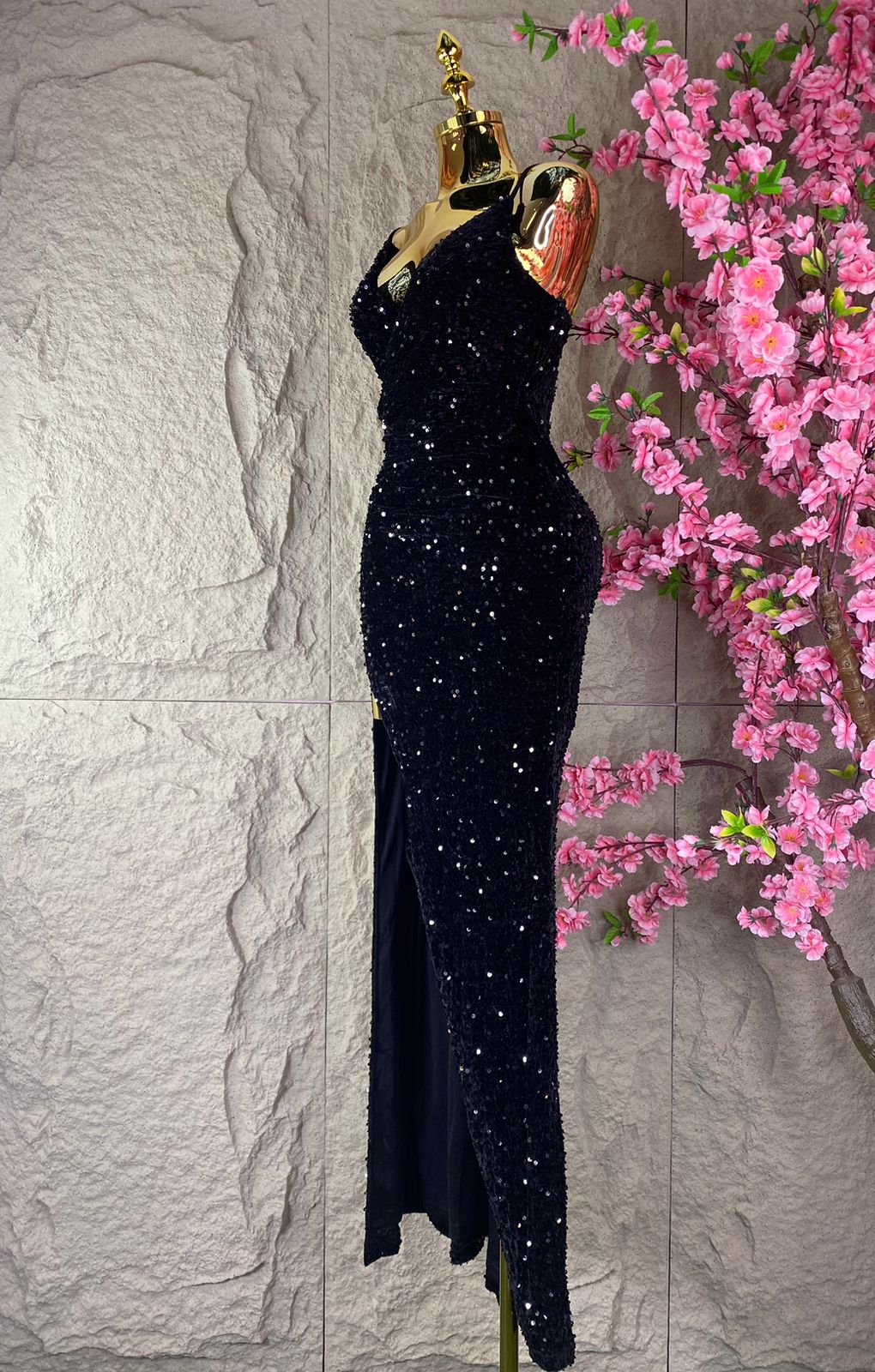 VESTIDO LARGO TIRANTES CON AJUSTE Y ABERTURA AL FRENTE NEGRO