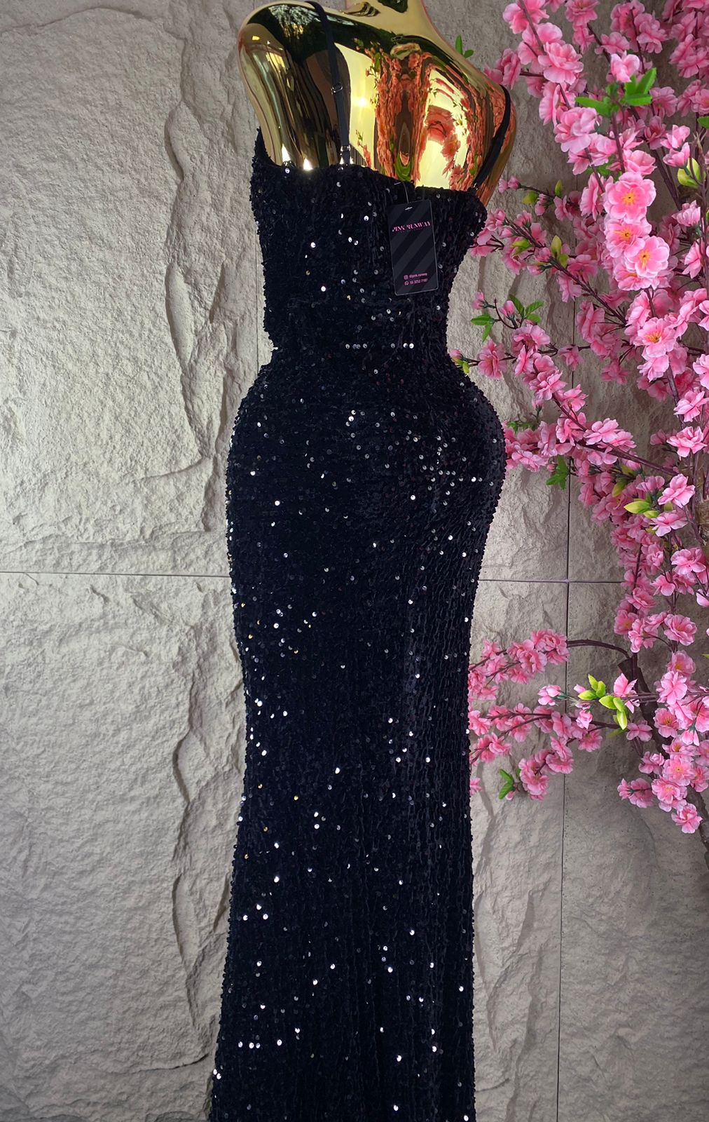 VESTIDO LARGO TIRANTES CON AJUSTE Y ABERTURA AL FRENTE NEGRO