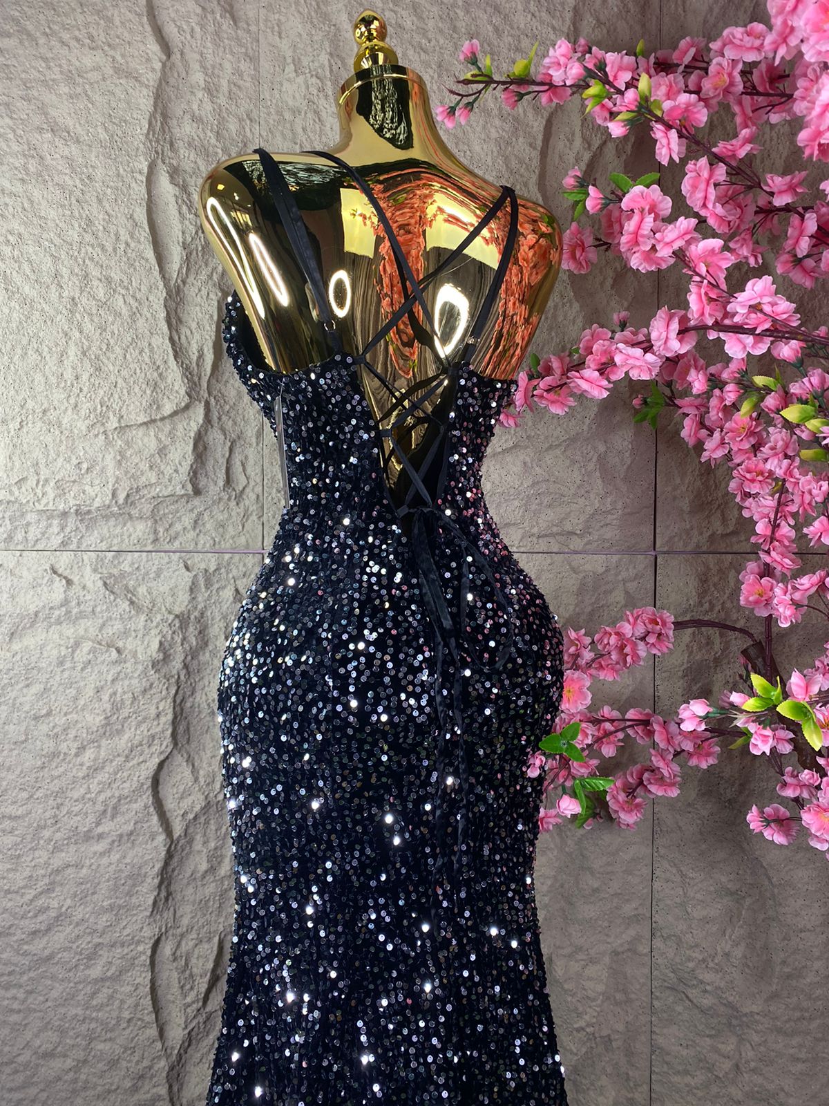 VESTIDO LARGO TIRANTES CON AJUSTE Y ABERTURA AL FRENTE NEGRO/PLATA