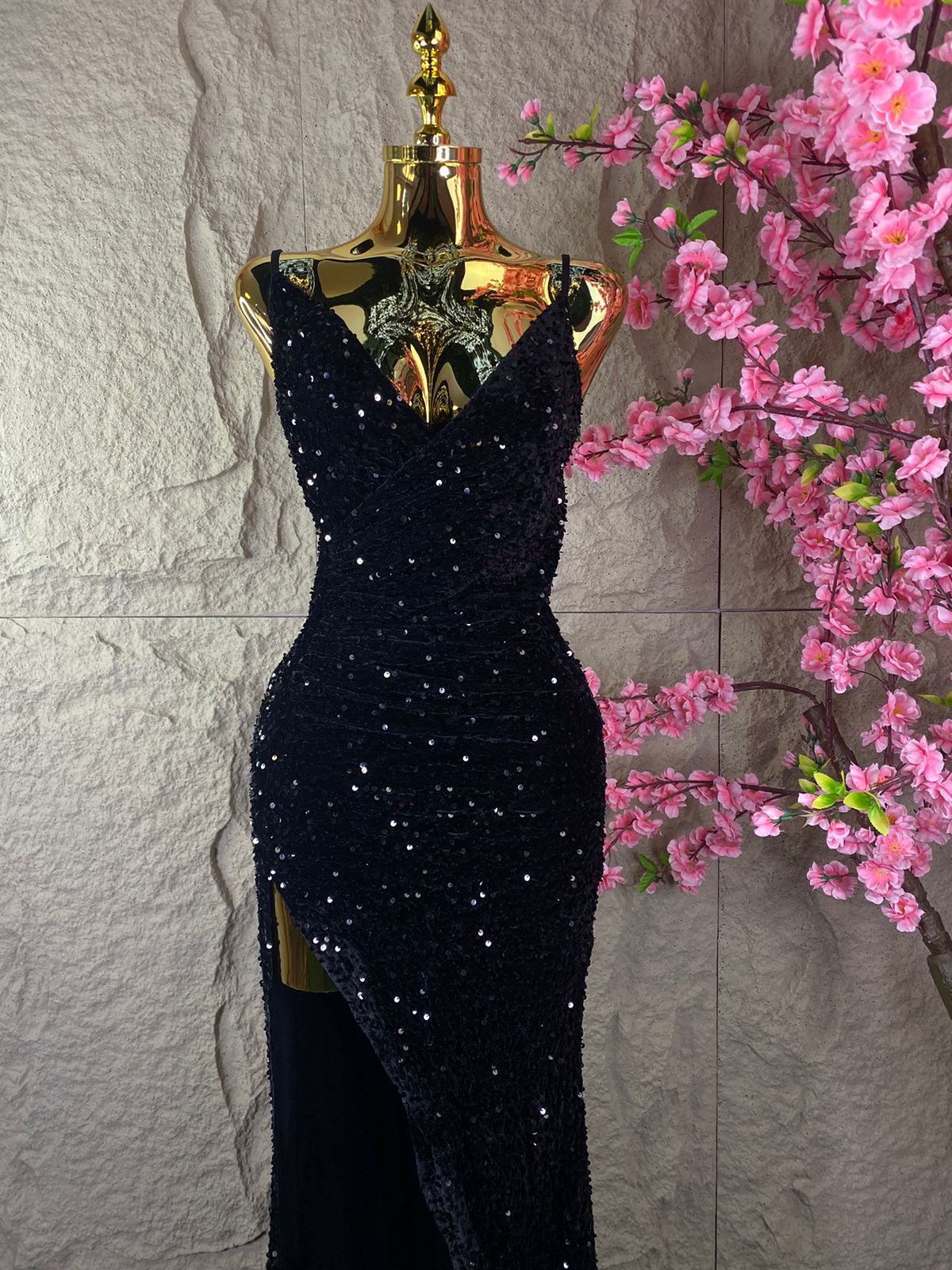 VESTIDO LARGO TIRANTES CON AJUSTE Y ABERTURA AL FRENTE NEGRO