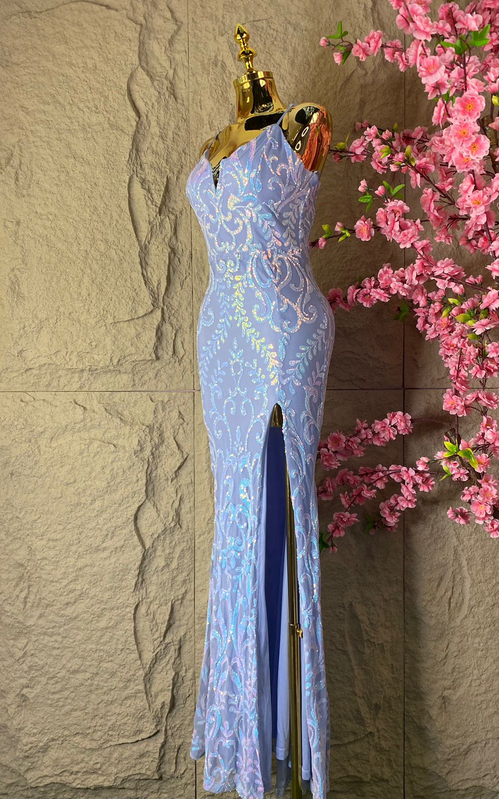 VESTIDO LARGO TIRANTES CON ABERTURA AL FRENTE LENTEJUELA TORNASOL