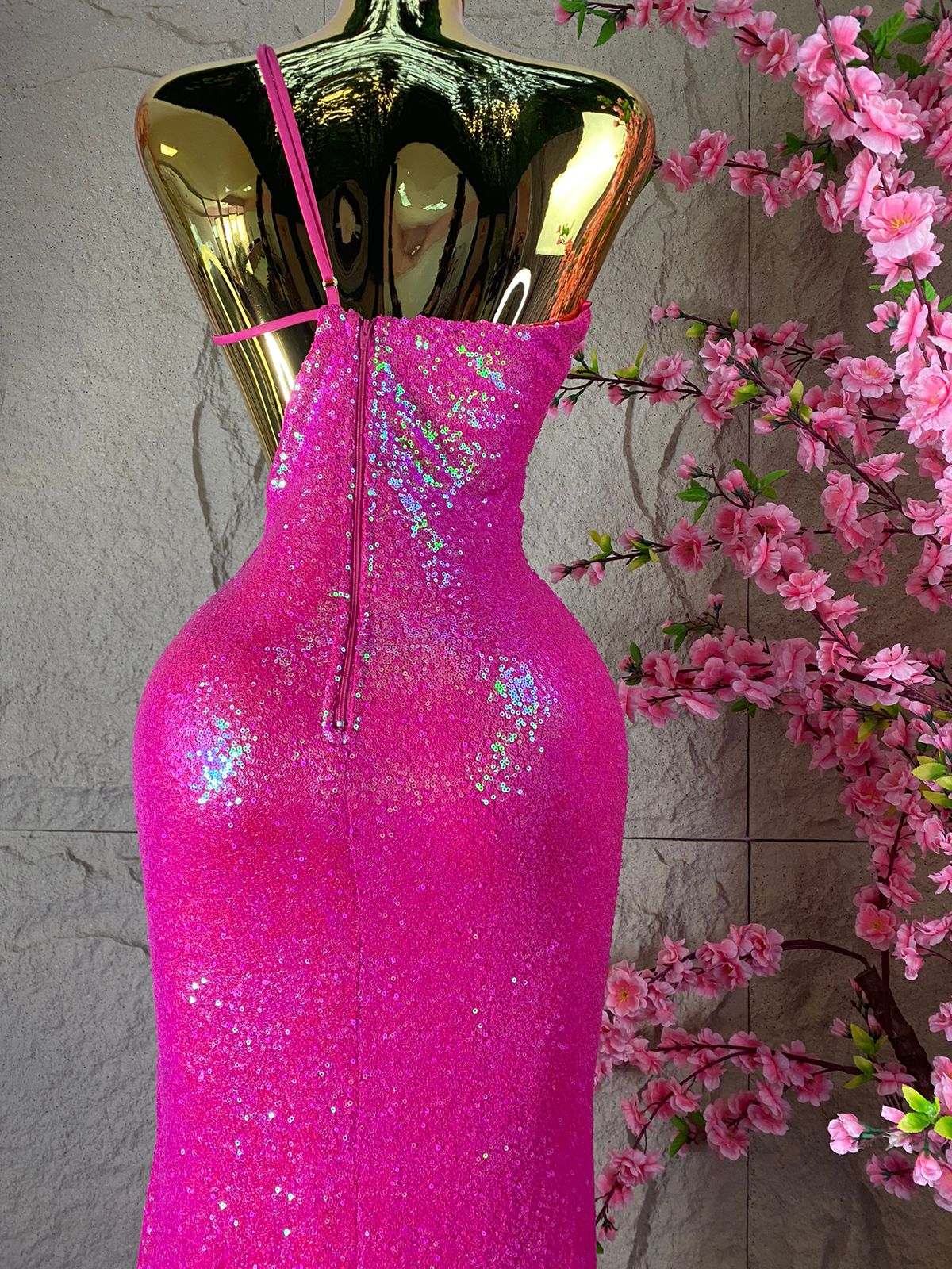 VESTIDO LARGO TIRANTES CON ABERTURA AL FRENTE LENTEJUELA ROSA