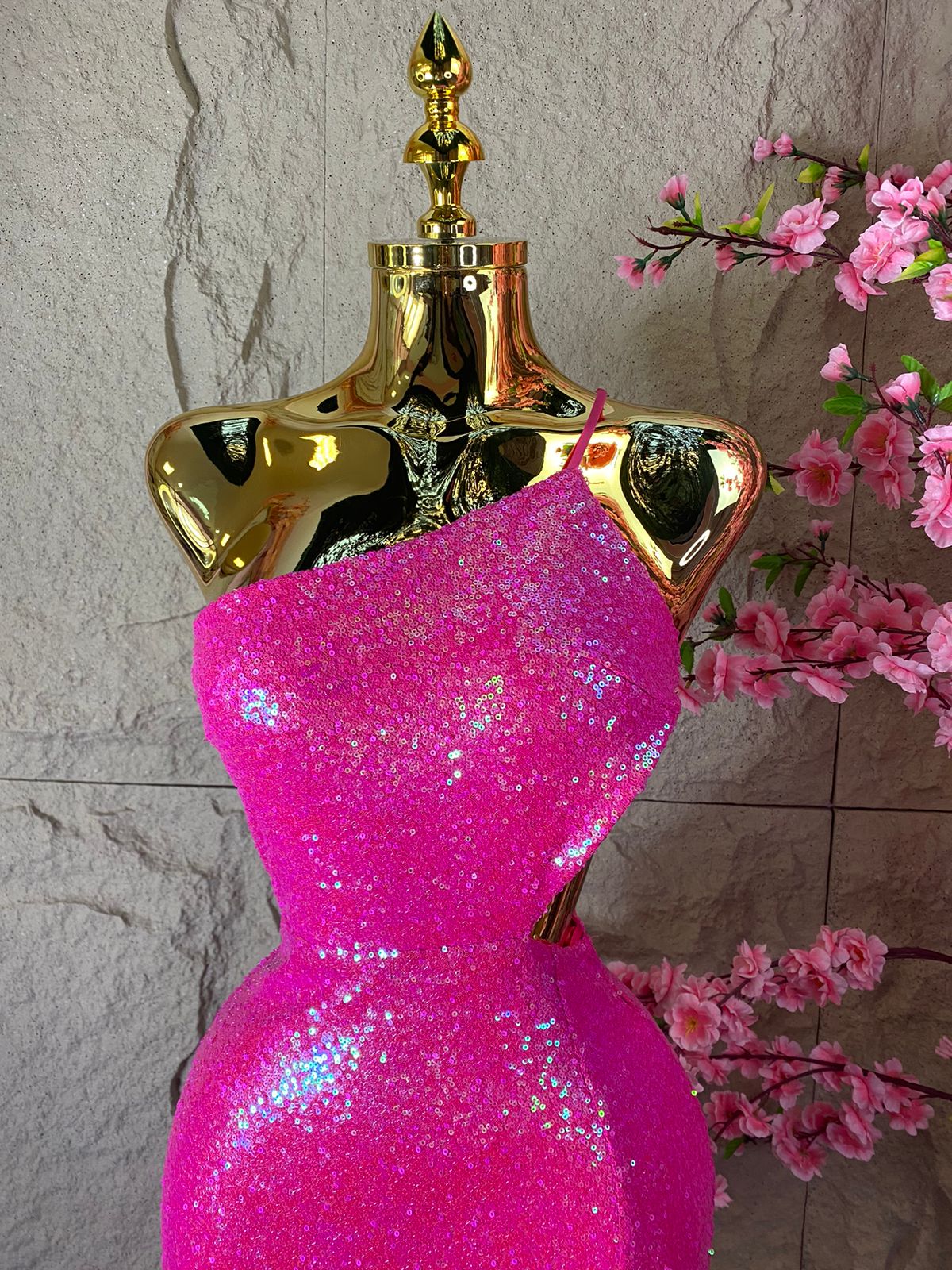 VESTIDO LARGO TIRANTES CON ABERTURA AL FRENTE LENTEJUELA ROSA