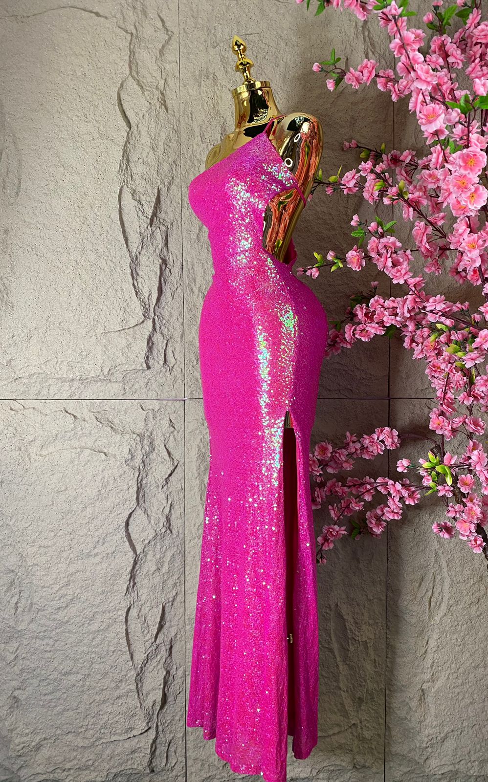 VESTIDO LARGO TIRANTES CON ABERTURA AL FRENTE LENTEJUELA ROSA