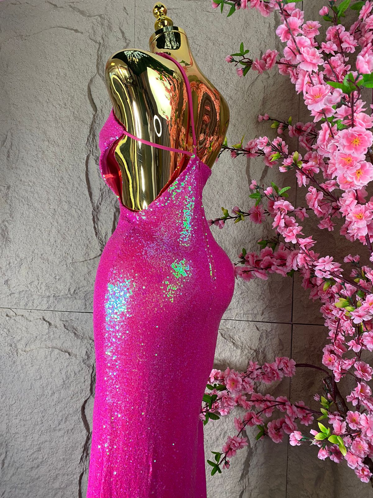 VESTIDO LARGO TIRANTES CON ABERTURA AL FRENTE LENTEJUELA ROSA