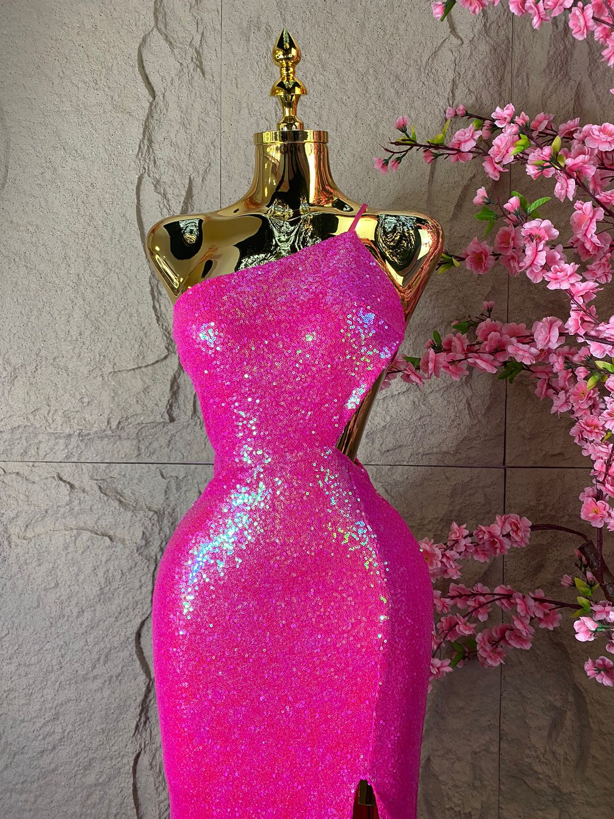VESTIDO LARGO TIRANTES CON ABERTURA AL FRENTE LENTEJUELA ROSA