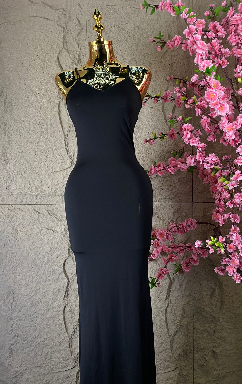 VESTIDO LARGO ML CON CRISTALES Y FONDO NEGRO