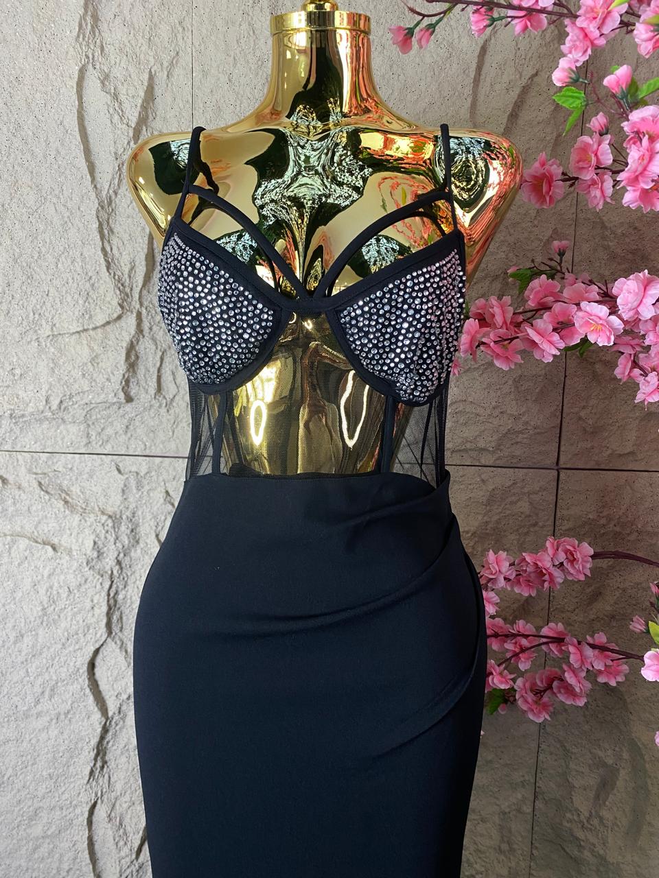 VESTIDO LARGO CON TRANSPARENCIAS Y TIRANTES