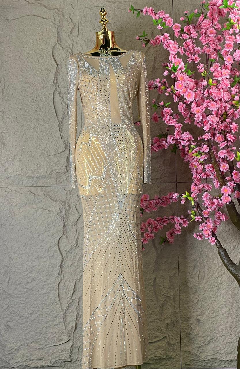 VESTIDO LARGO CON TRANSPARENCIAS Y BRILLOS NUDE
