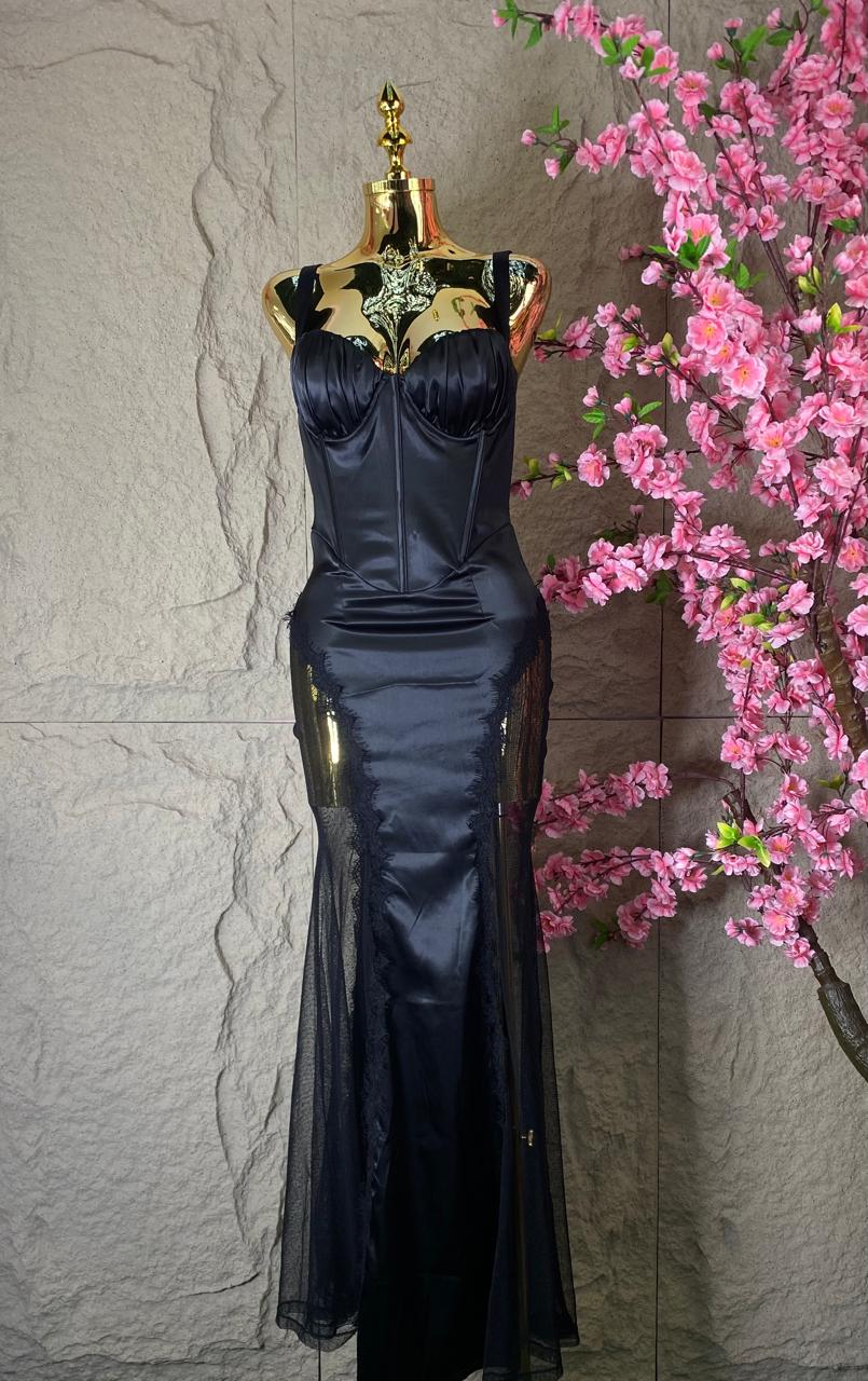 VESTIDO LARGO CON TRANSPARENCIAS Y SATIN NEGRO