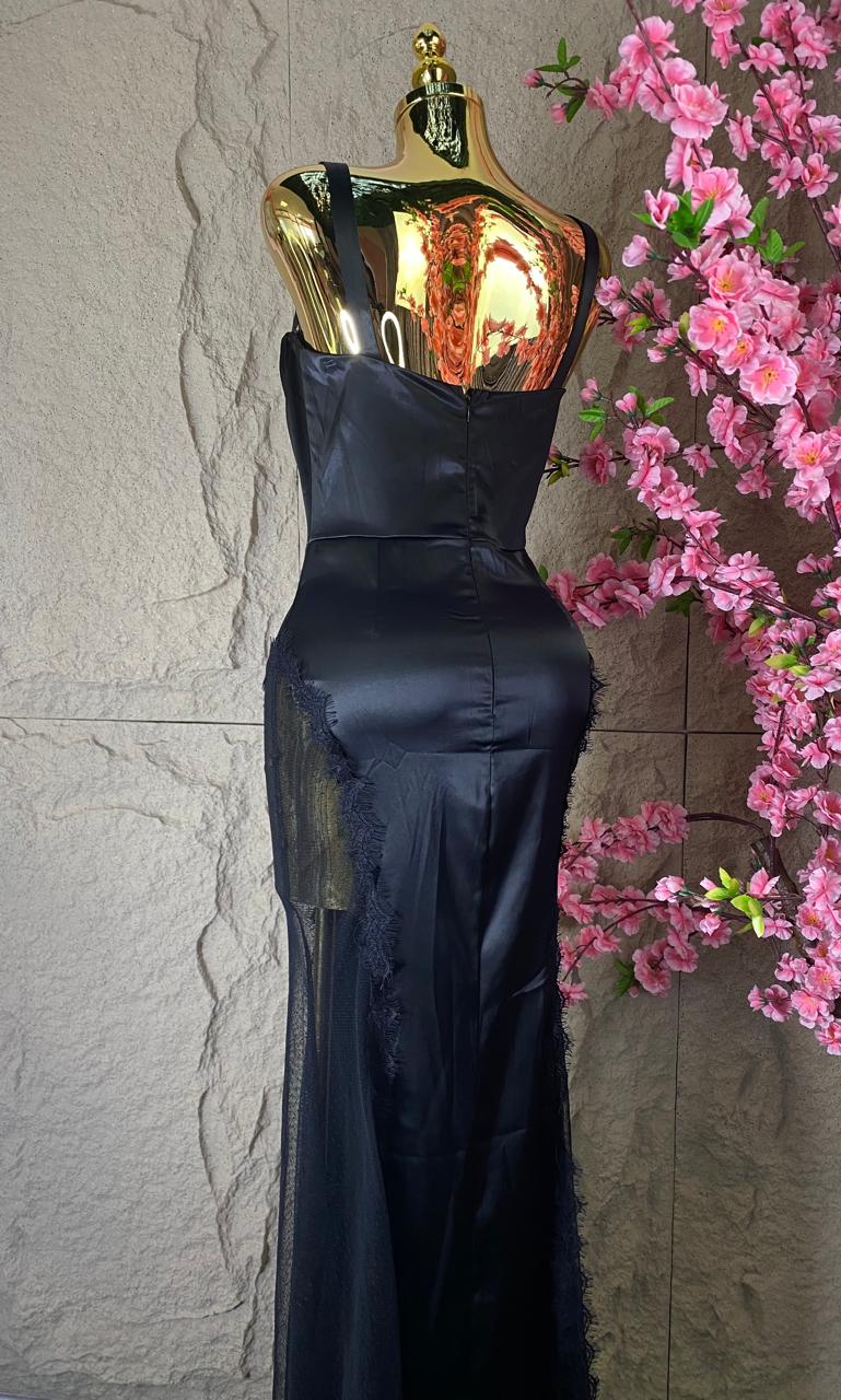 VESTIDO LARGO CON TRANSPARENCIAS Y SATIN NEGRO