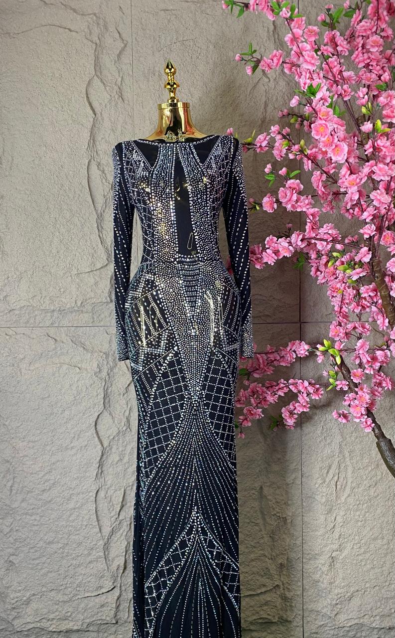 VESTIDO LARGO CON TRANSPARENCIAS Y BRILLOS NEGRO