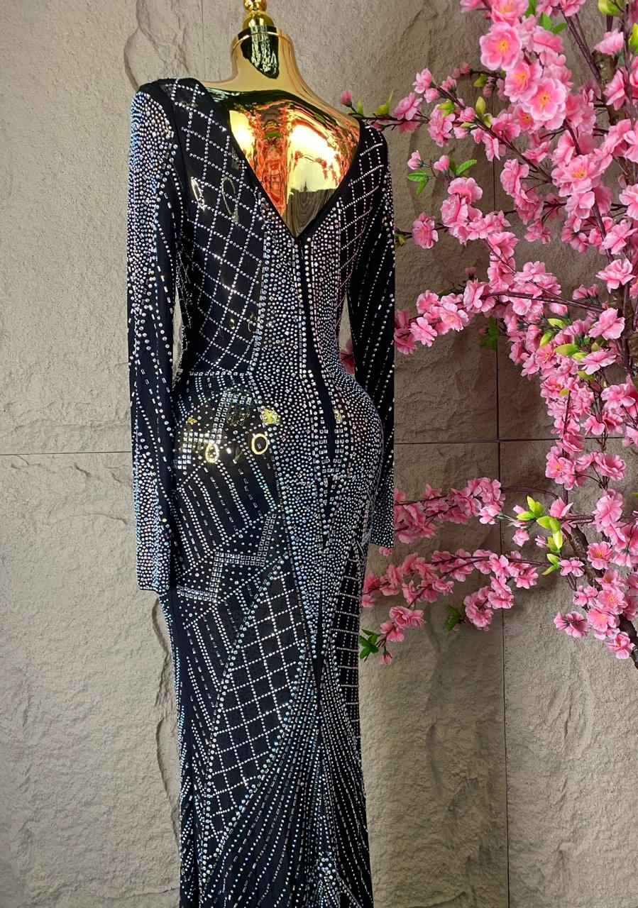 VESTIDO LARGO CON TRANSPARENCIAS Y BRILLOS NEGRO
