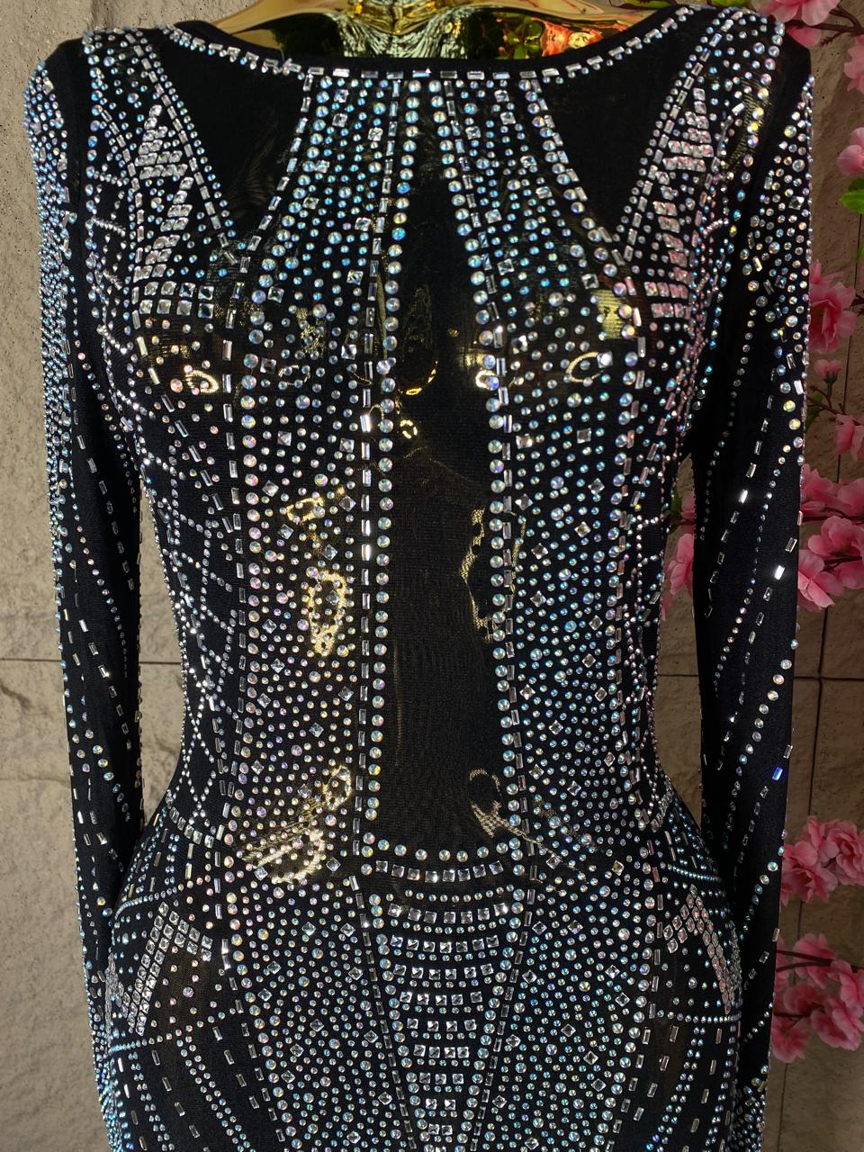 VESTIDO LARGO CON TRANSPARENCIAS Y BRILLOS NEGRO