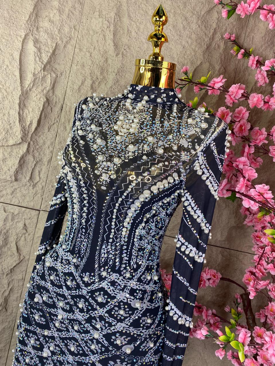 VESTIDO ML CON BRILLOS Y PERLAS NEGRO