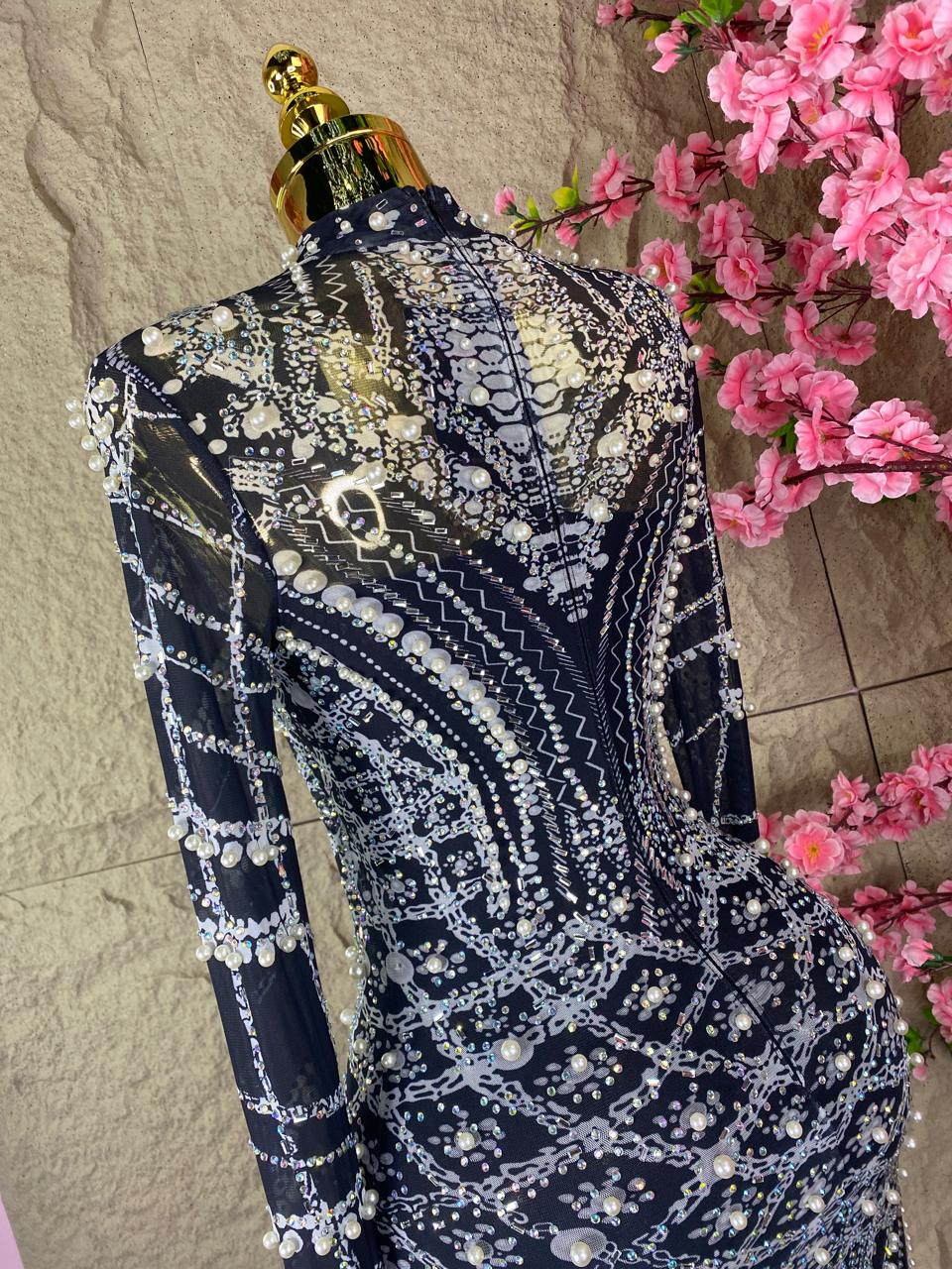 VESTIDO ML CON BRILLOS Y PERLAS NEGRO