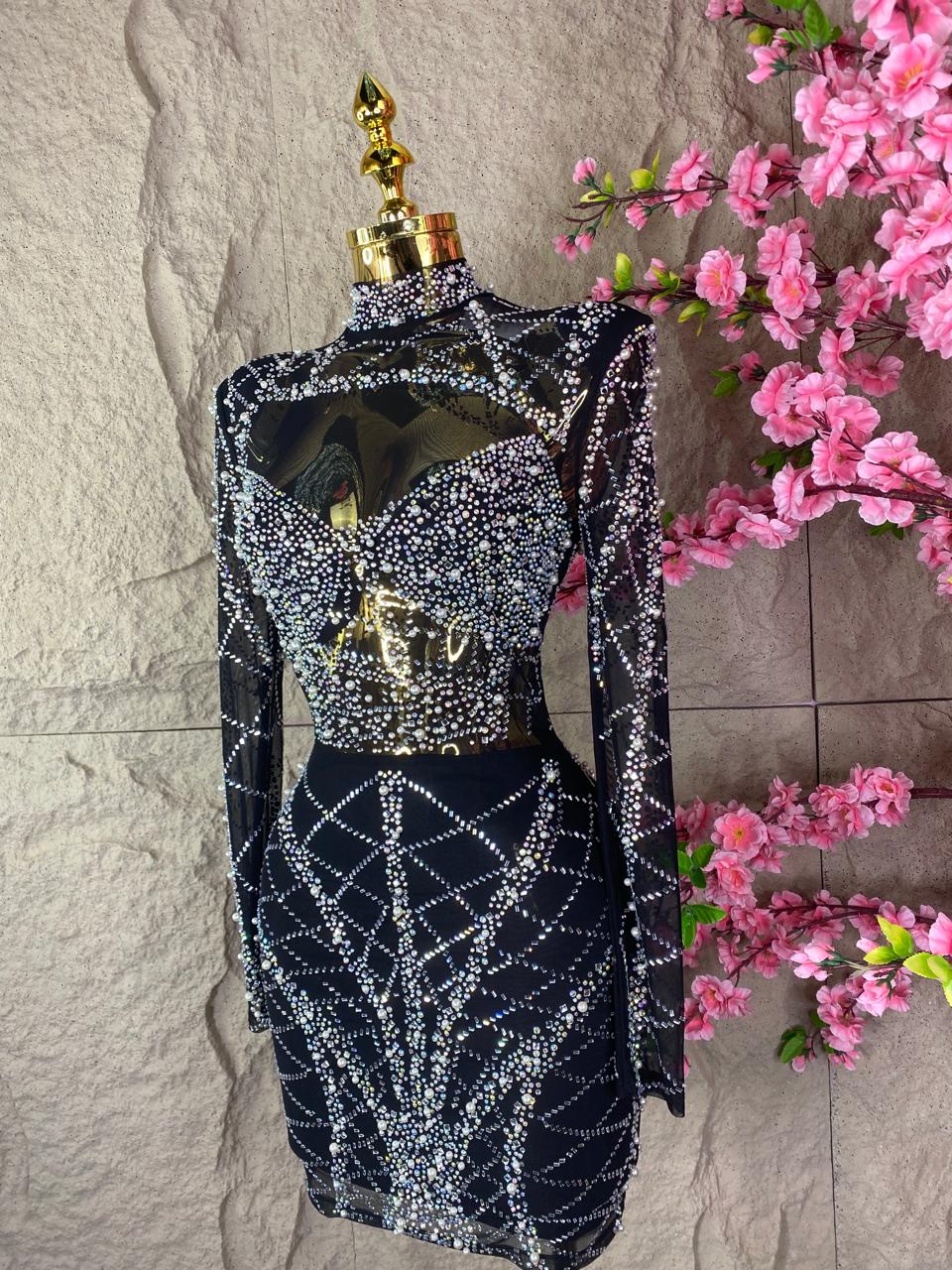 VESTIDO NEGRO DE TRANSPARENCIA CON CRISTALES Y PERLAS
