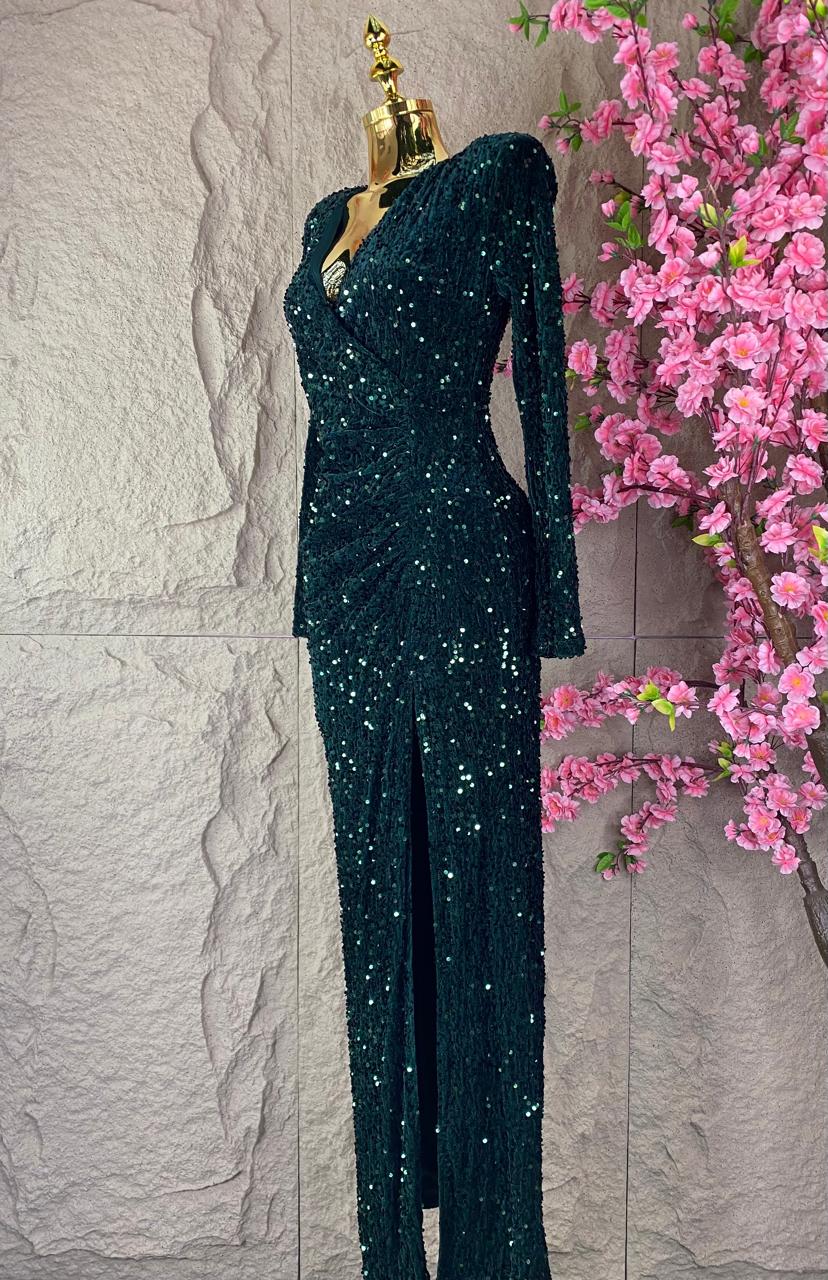 VESTIDO MANGA LARGA CON LENTEJUELA Y ABERTURA AL FRENTE VERDE