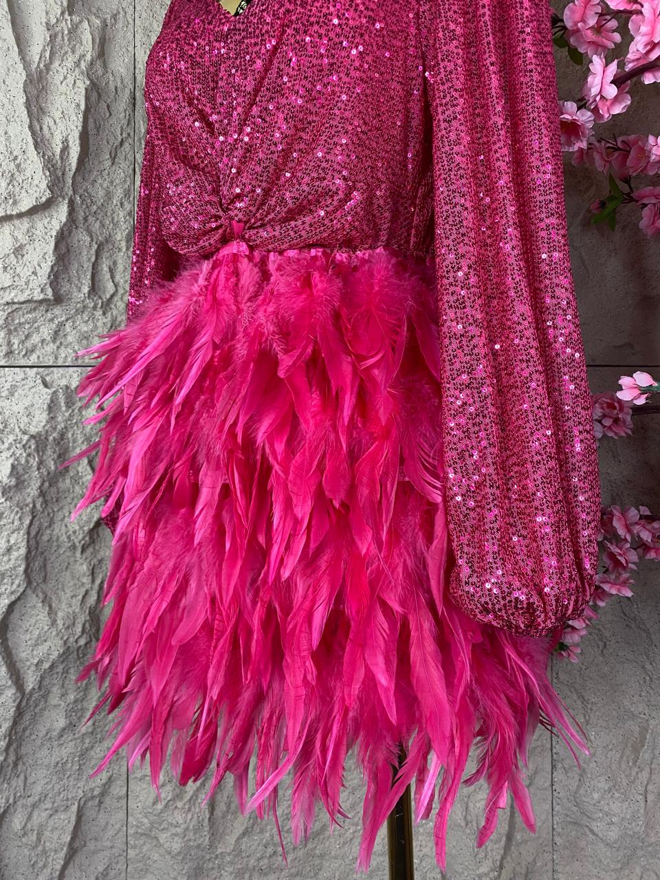 VESTIDO MANGA LARGA CON PLUMAS Y LENTEJUELAS