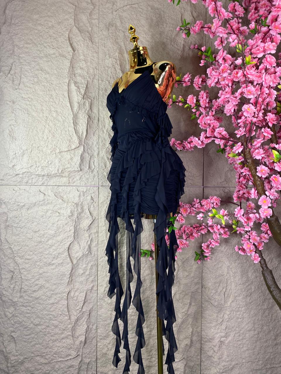 VESTIDO OLANES TIRAS NEGRO