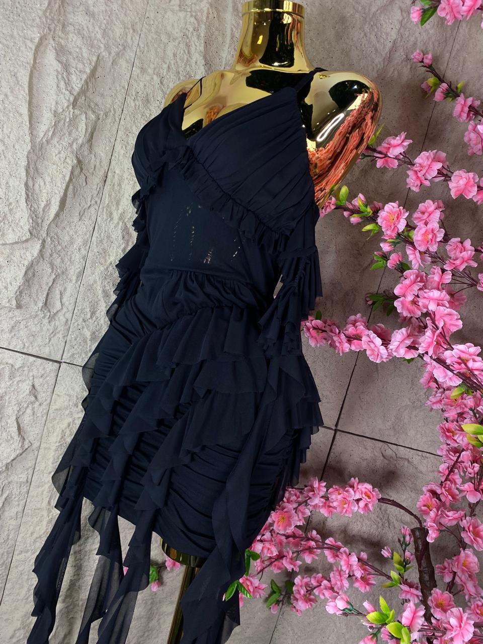 VESTIDO OLANES TIRAS NEGRO