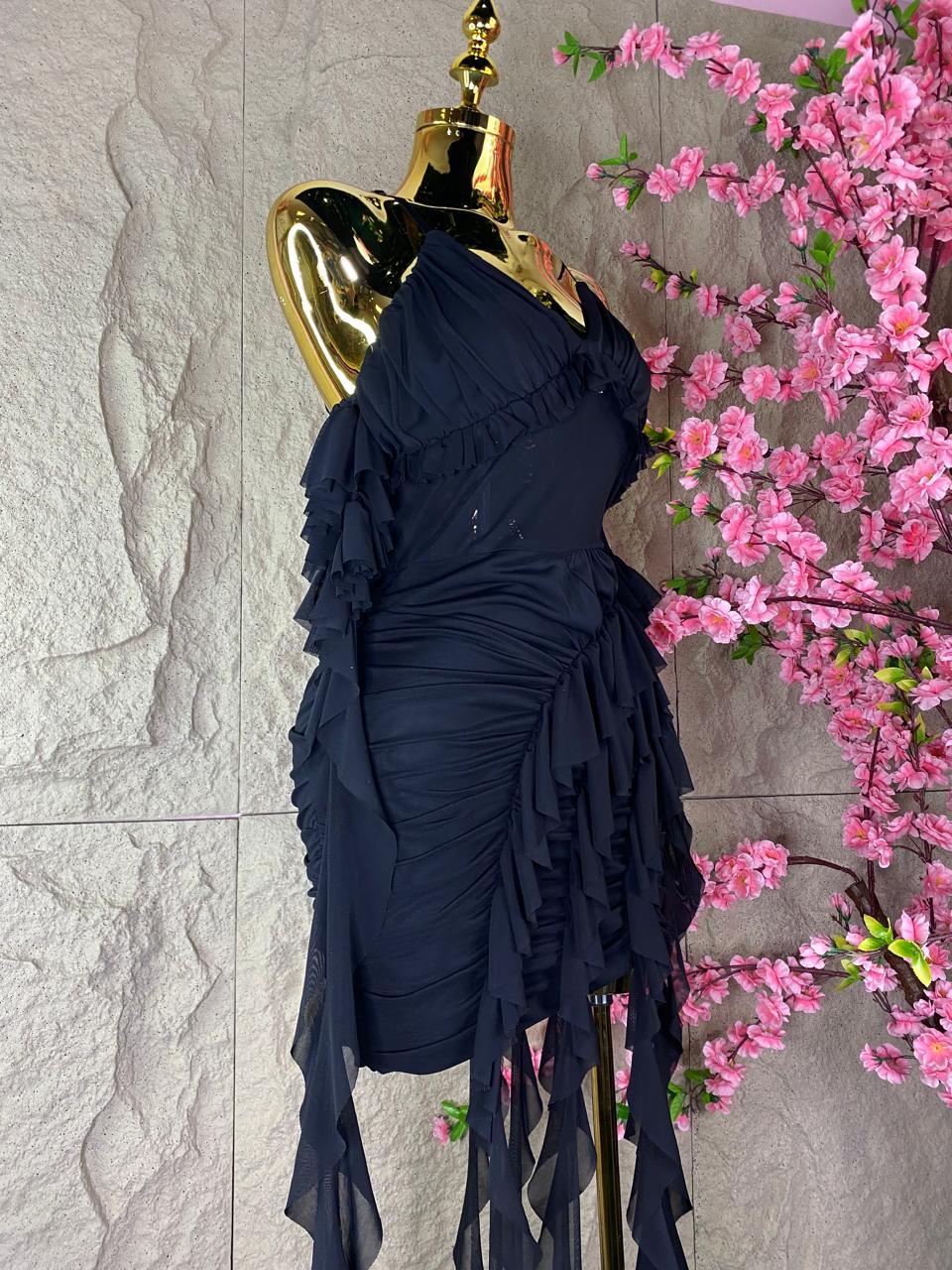 VESTIDO OLANES TIRAS NEGRO