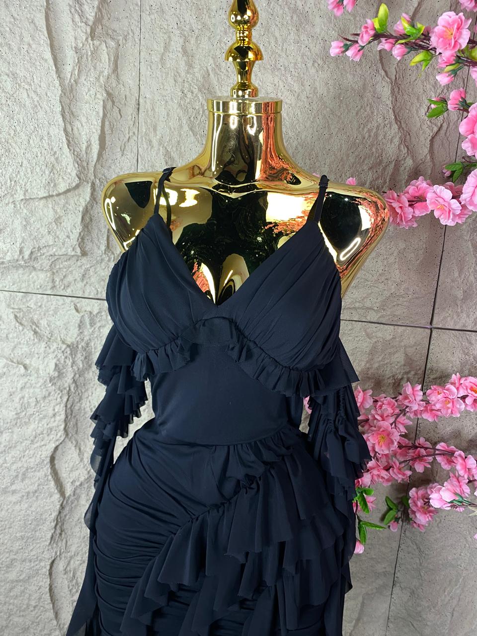 VESTIDO OLANES TIRAS NEGRO