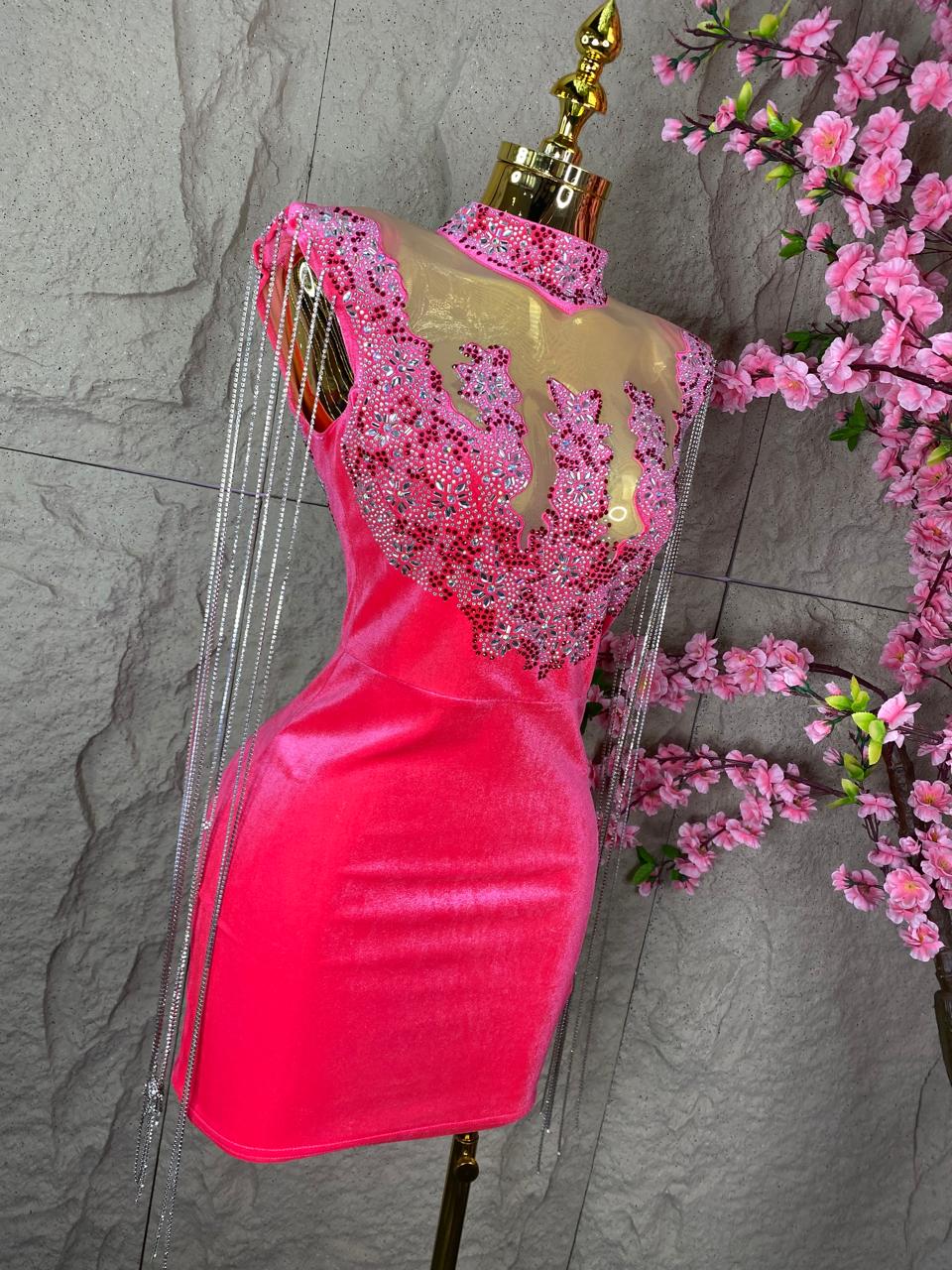 VESTIDO TERCIOPELO ROSA CON CRISTALES Y FLECOS EN MANGAS