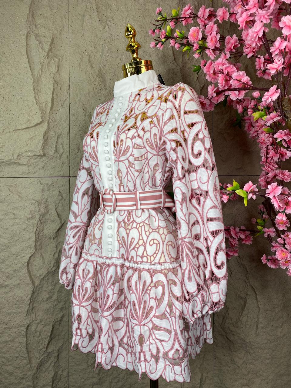 VESTIDO TIRA BORDADA PALO DE ROSA