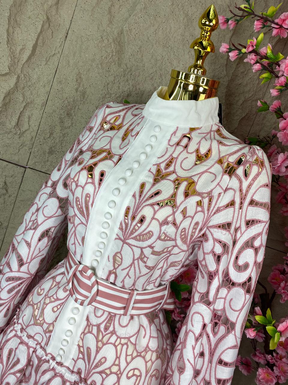 VESTIDO TIRA BORDADA PALO DE ROSA