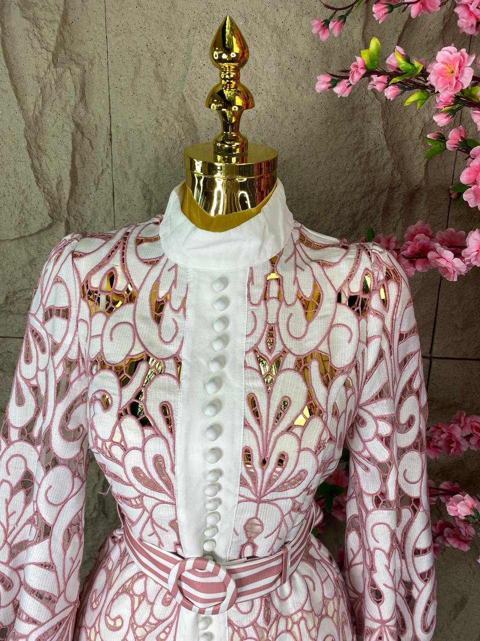 VESTIDO TIRA BORDADA PALO DE ROSA