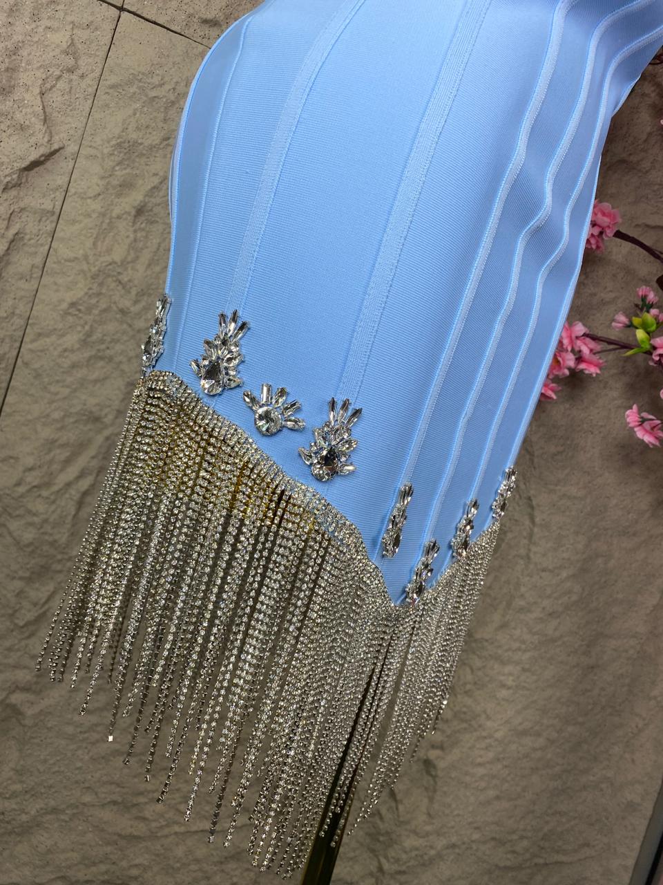 VESTIDO STRAPLESS CON APPS Y FLECOS AZUL