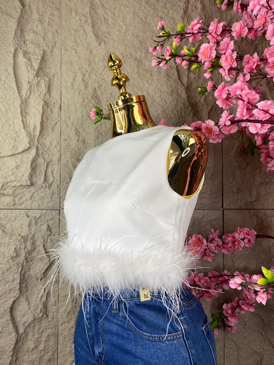 TOP CON PLUMAS BLANCO