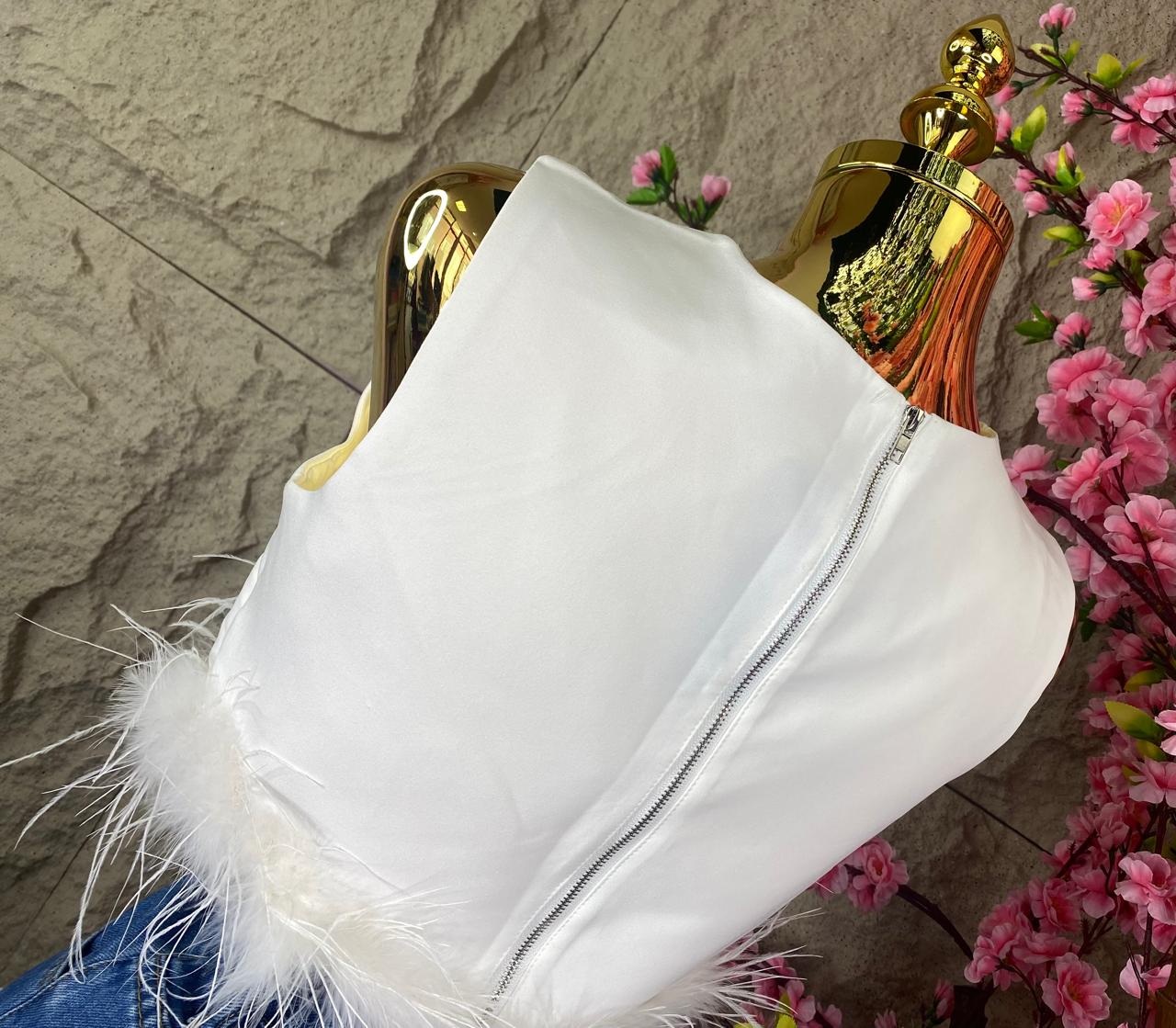 TOP CON PLUMAS BLANCO