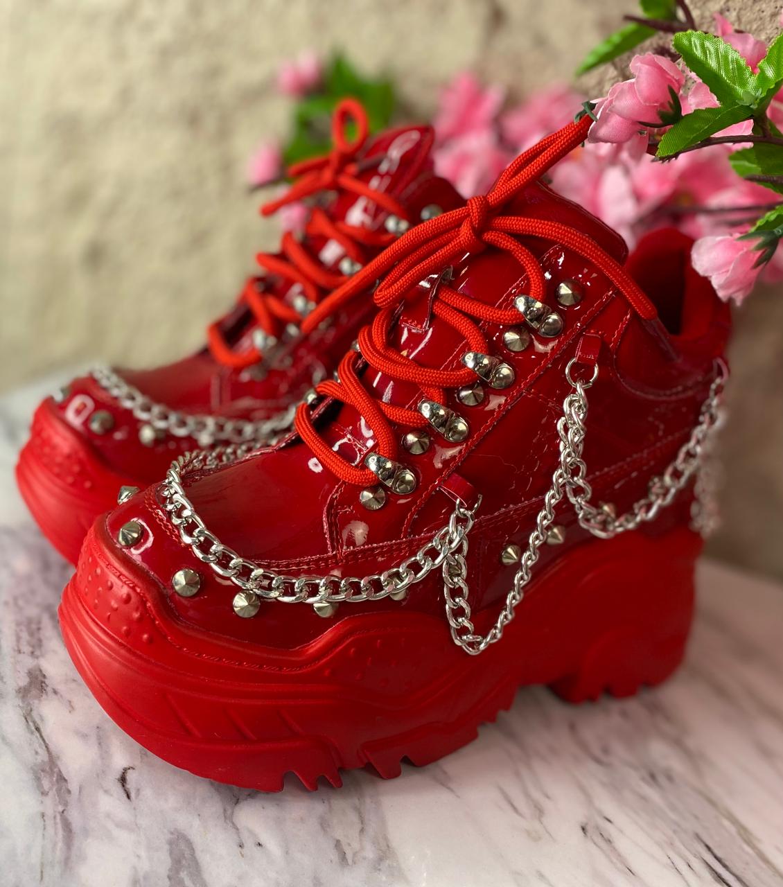 TENIS ESTOPEROLES Y CADENAS ROJO