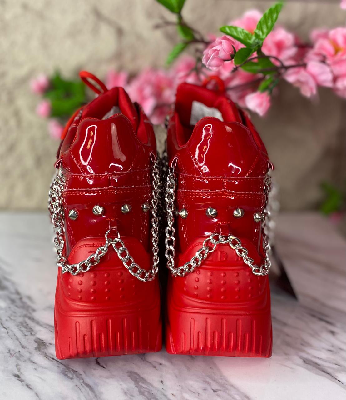TENIS ESTOPEROLES Y CADENAS ROJO
